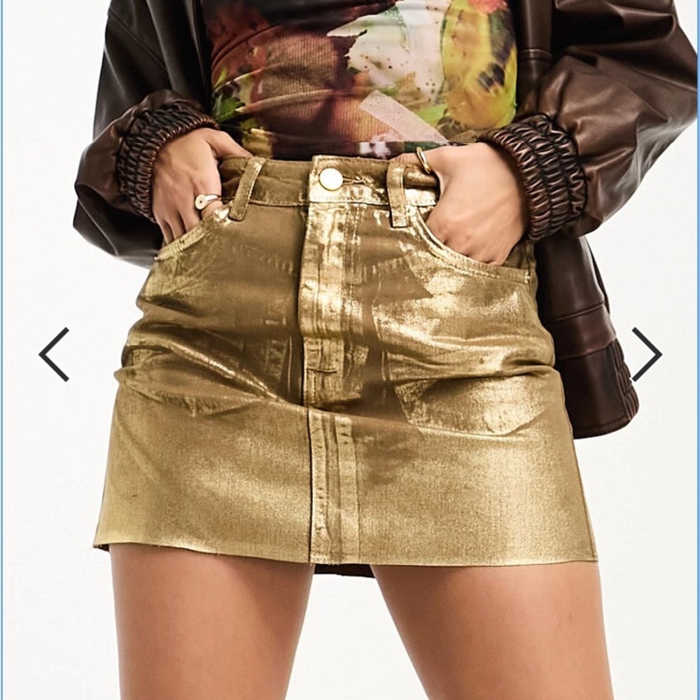 NWT Stradivarius Coated Mini Skirt in gold size 4